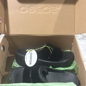 Oofos OOMEGA OOAHH POSH SANDAL